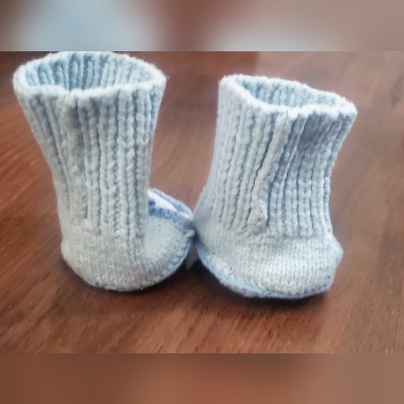 Disney Newborn Winnie-the-Pooh Knitted Baby Booties - Picture 4 of 6